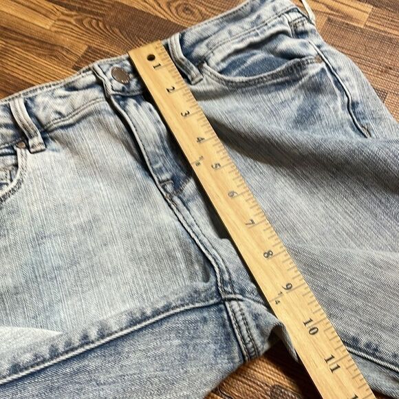 Bullhead women’s midrise skinniest ankle light wash distressed jeans. Size 27. - Picture 7 of 8